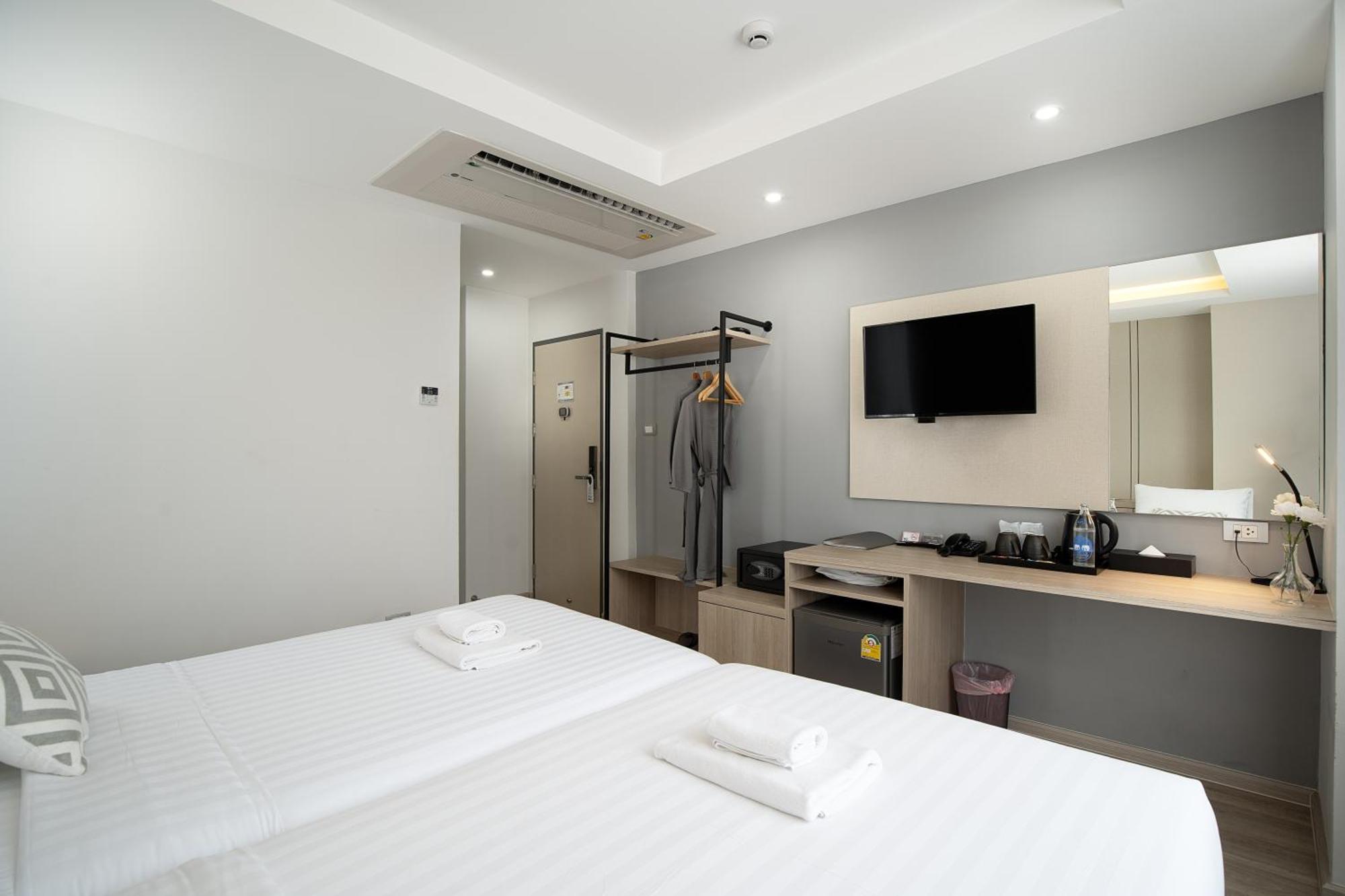 The Riski Hotel At Bangphlat Station Sha 曼谷 外观 照片