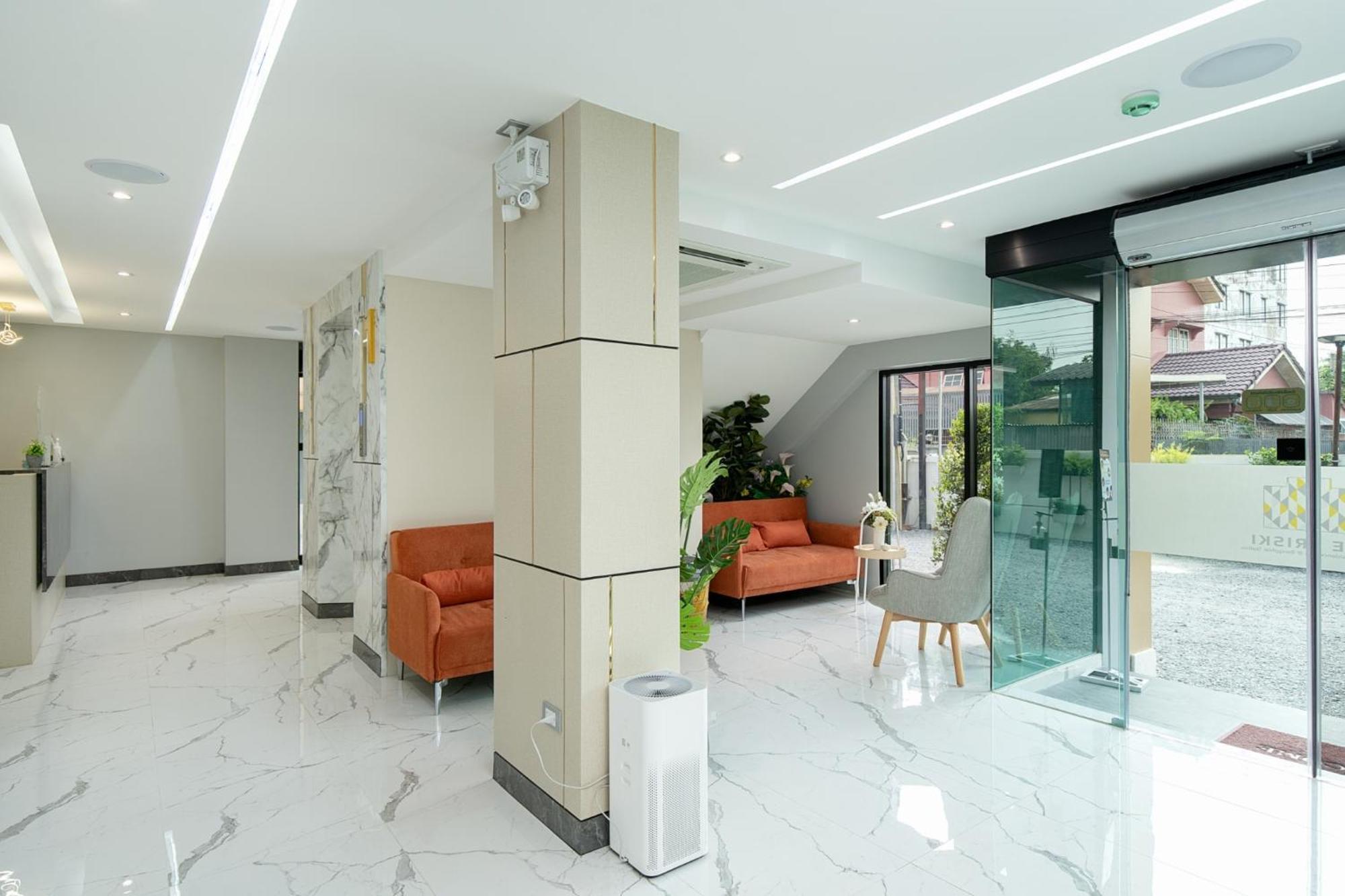 The Riski Hotel At Bangphlat Station Sha 曼谷 外观 照片