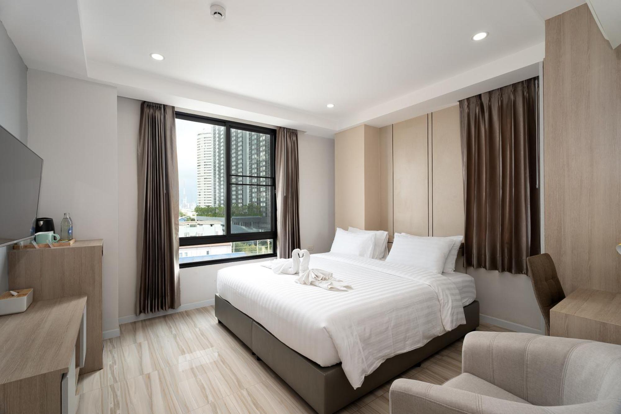 The Riski Hotel At Bangphlat Station Sha 曼谷 外观 照片